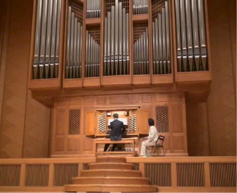 秋田アトリオン音楽ホールでの演奏（2005年2月）